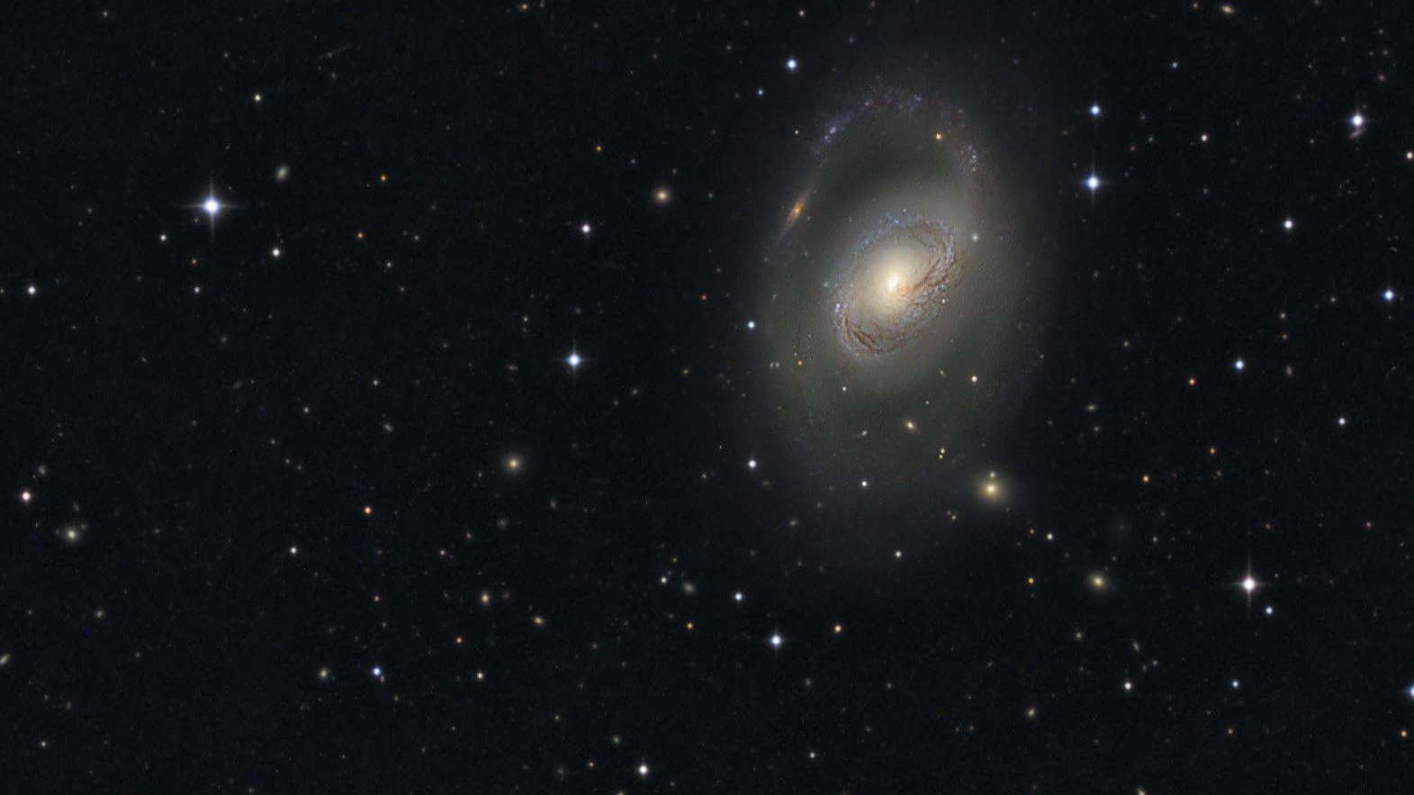 M96 è la compagna più luminosa dell'omonimo gruppo di galassie. Stefan Heutz, Wolfgang Ries/Johannes Schedler/CCD Guide