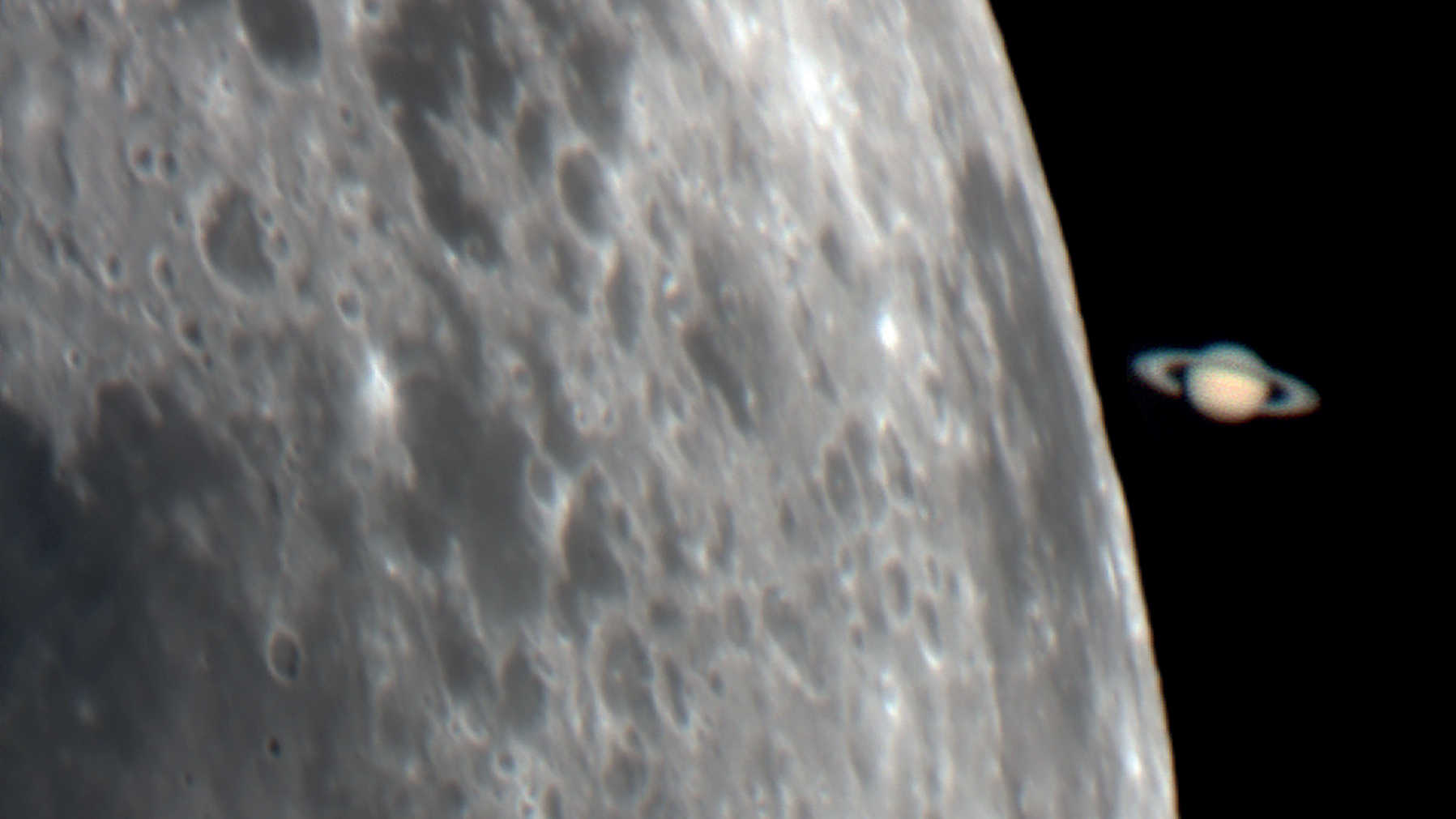 La Luna occulta Saturno il 22.05.2007. Immagine catturata con una camera CCD non raffreddata e un telescopio Schmidt-Cassegrain con apertura 200 mm e lunghezza focale 2000 mm. U. Dittler