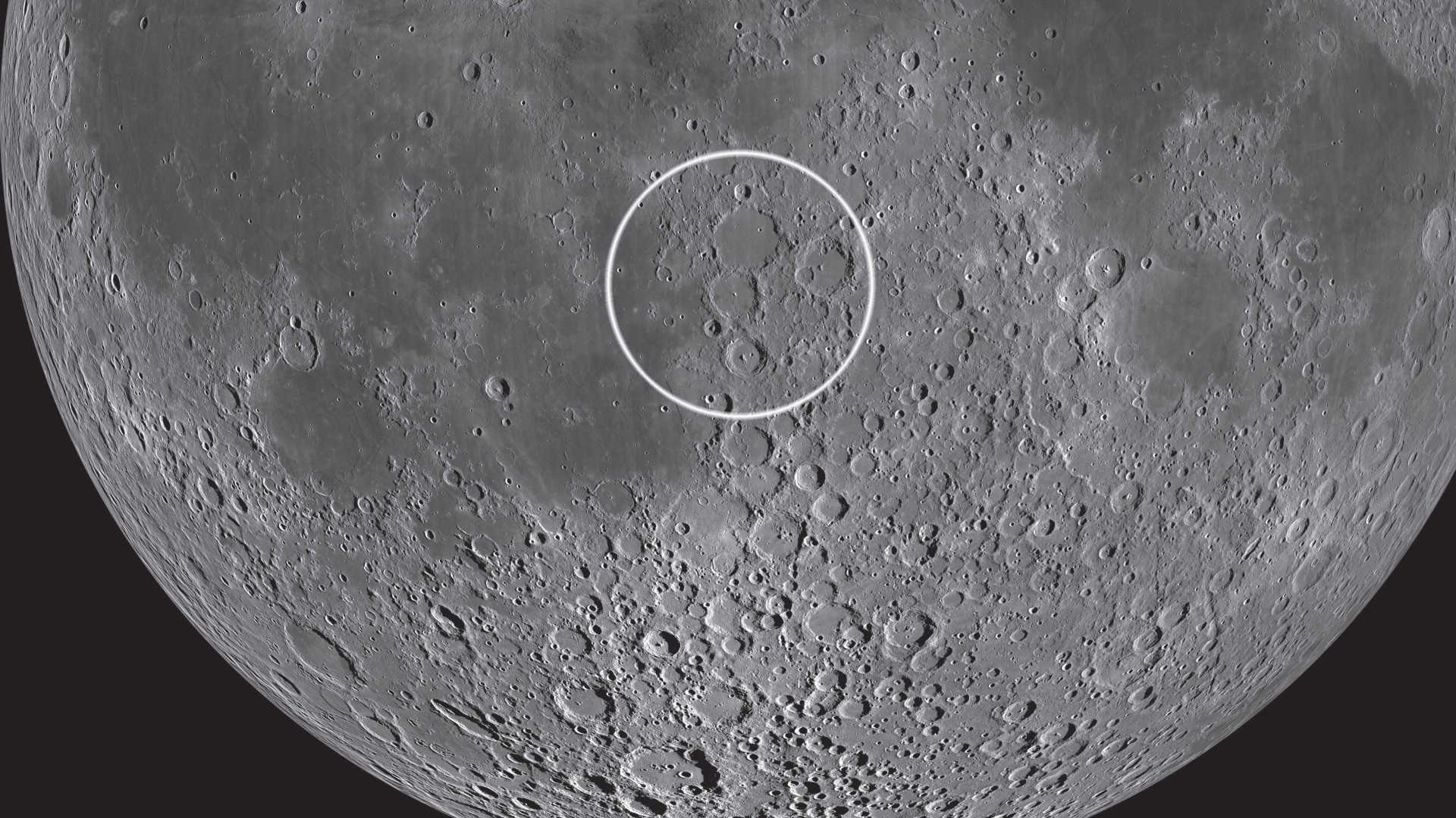 Il trio di crateri si trova quasi al centro della Luna. NASA/GSFC/Arizona State University