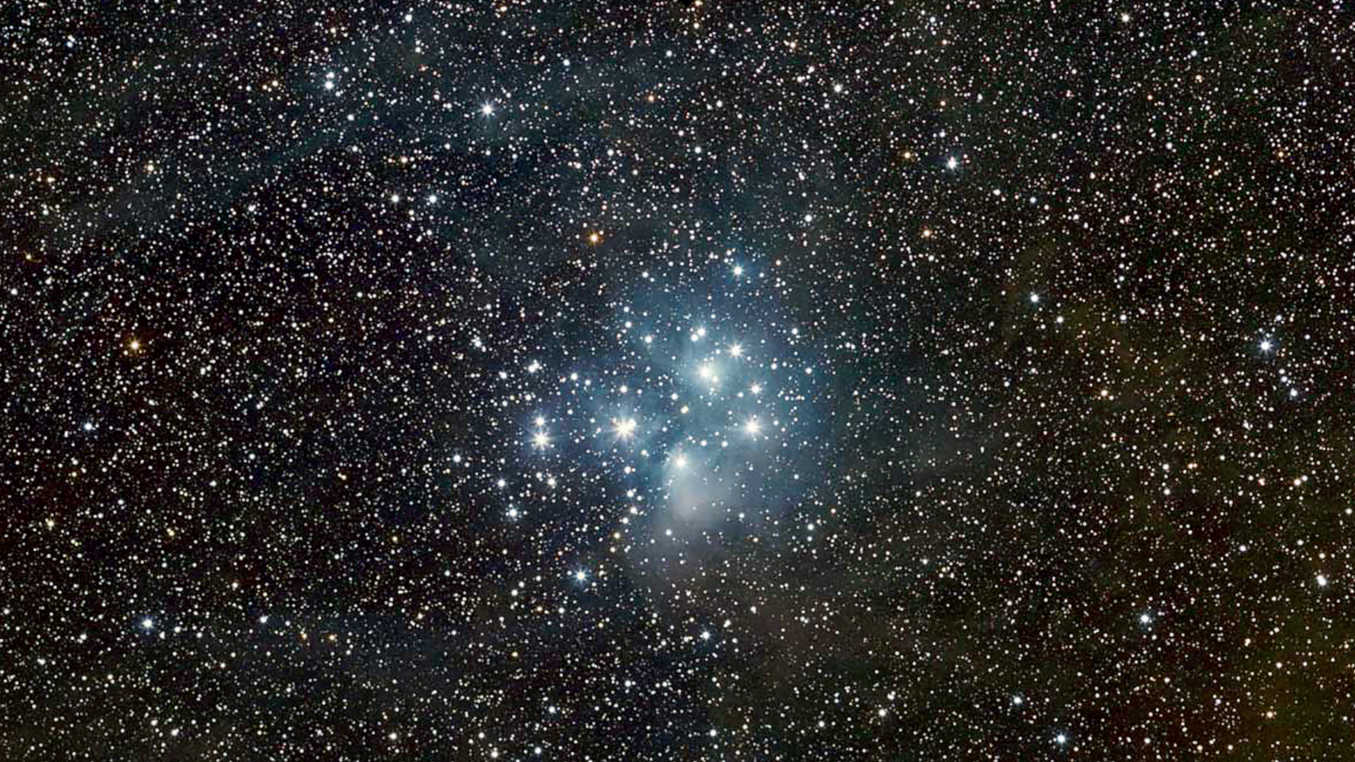 Un ammasso particolarmente spettacolare al binocolo sono le Pleiadi. Rudi Dobesberger